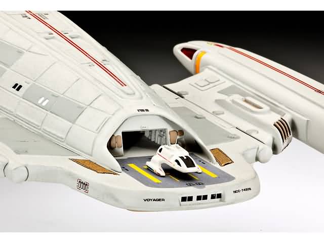 revell-04992-uss-voyager-model-2