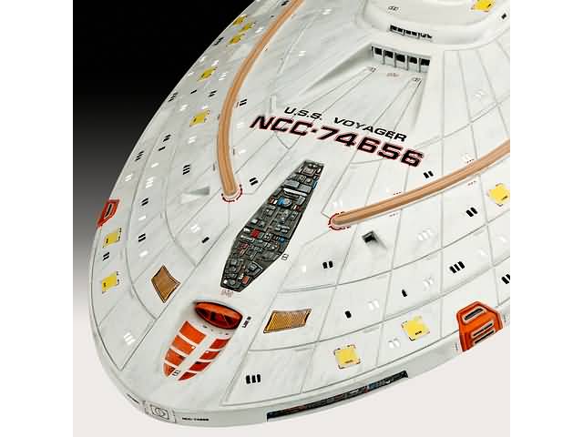 revell-04992-uss-voyager-model-3